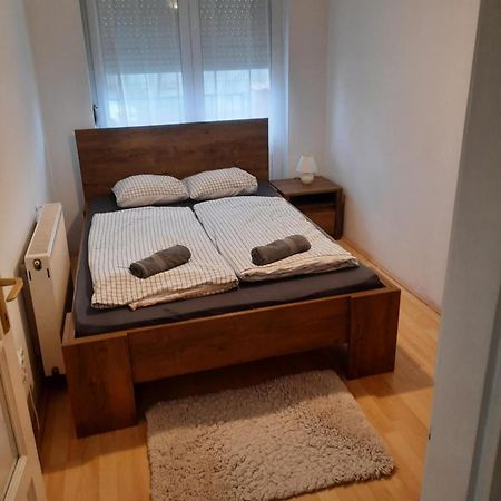 Kiskucko Apartman ハイデゥソボスロー エクステリア 写真