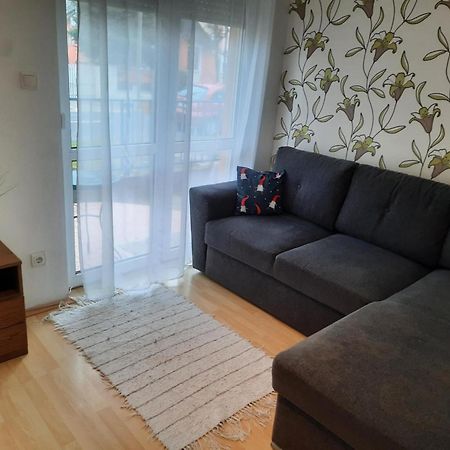 Kiskucko Apartman ハイデゥソボスロー エクステリア 写真