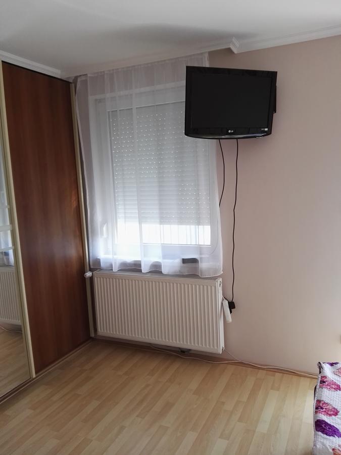 Kiskucko Apartman ハイデゥソボスロー エクステリア 写真